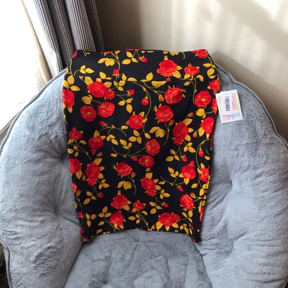 ⭐️NWT Floral LulaRoe Cassie⭐️ - Picture 5 of 5